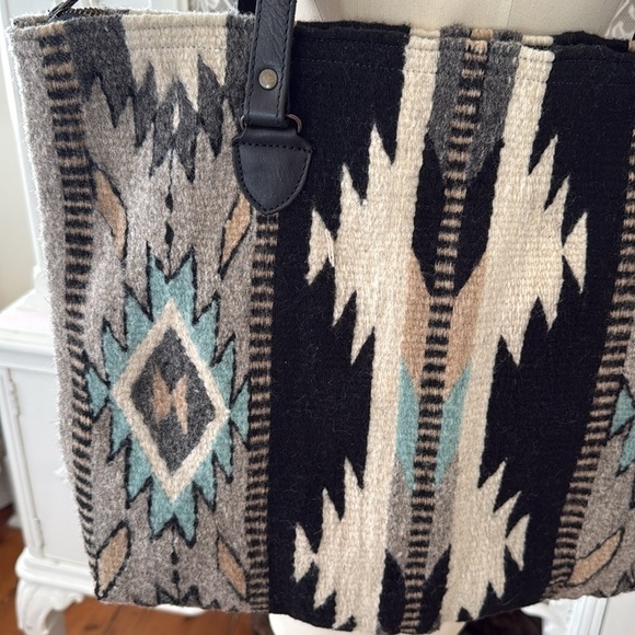 MZ Fair Trade Textiles Artisan Made
100% Wool Hand Crafted Tote Bag - Picture 10 of 15